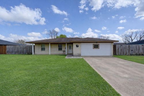 8610 Bluebonnet St, Highlands, TX, 77562-3004 | Card Image