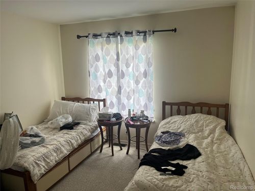 4-11740 Seaton Dr, Sterling Heights, MI, 48312-5092 | Card Image