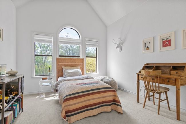Guest bedroom upstairs with lots of natural light. | Image 39