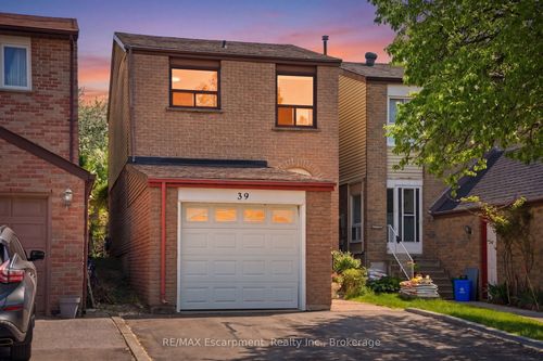 39 Riviera Drive, Vaughan, ON, L4K2H9 | Card Image
