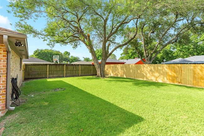 The backyard oasis is just waiting for you to make it your own! Build an outdoor kitchen, covered patio, pool -- the opportunities are endless! And you will be hosting the weekend barbeque while an impromptu game of football or soccer is played. | Image 30