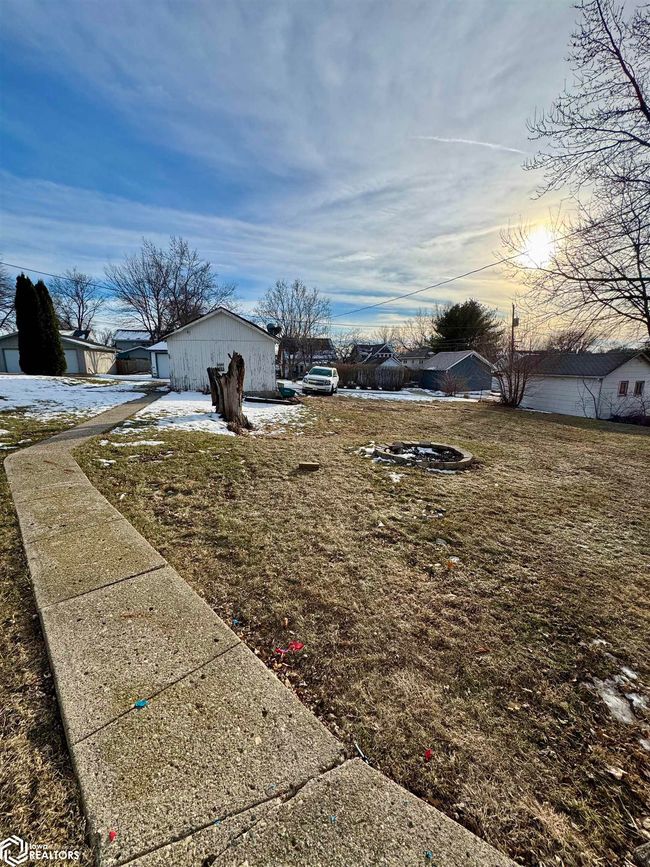 315 S Division St, Home with 3 bedrooms, 1 bathrooms and 1 parking in Audubon IA | Image 25