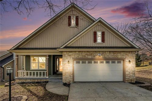 2706 Meadow Ridge Dr, Saint Joseph, MO, 64504-2241 | Card Image