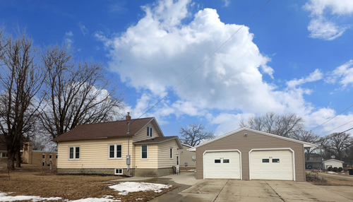 102 1st Ave Ne, Dodge Center, MN, 55927-9271 | Card Image