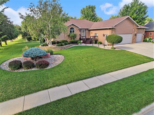 721 Britz Dr, Luverne, MN, 56156-1062 | Card Image