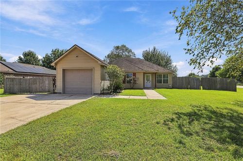28436 Holiday Dr, Ponchatoula, LA, 70454-8435 | Card Image