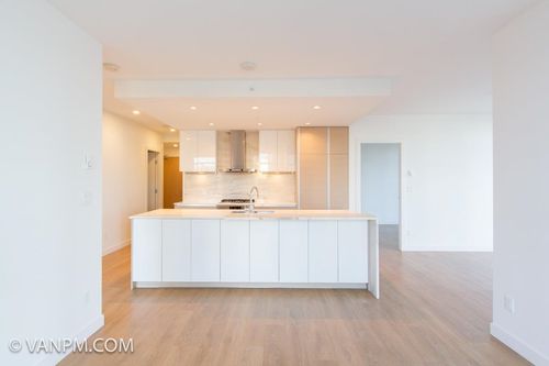 2606-4670 Assembly Way, Burnaby, BC, V5H0H3 | Card Image