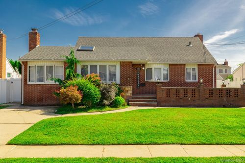 104 Justice St, West Babylon, NY, 11704-5014 | Card Image