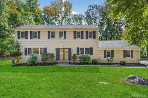 0-1 Columbus Dr, Carmel, NY, 10512-3822 | Card Image