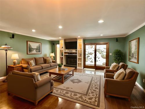 13 Butternut Ct, Highland Mills, NY, 10930-2801 | Card Image