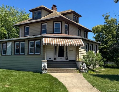 305 Roosevelt Ave, Freeport, NY, 11520-5413 | Card Image