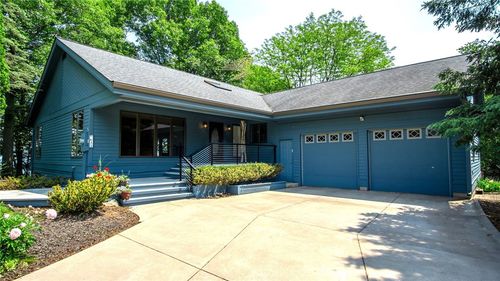 631 Grandview Ct, Menomonie, WI, 54751-1753 | Card Image