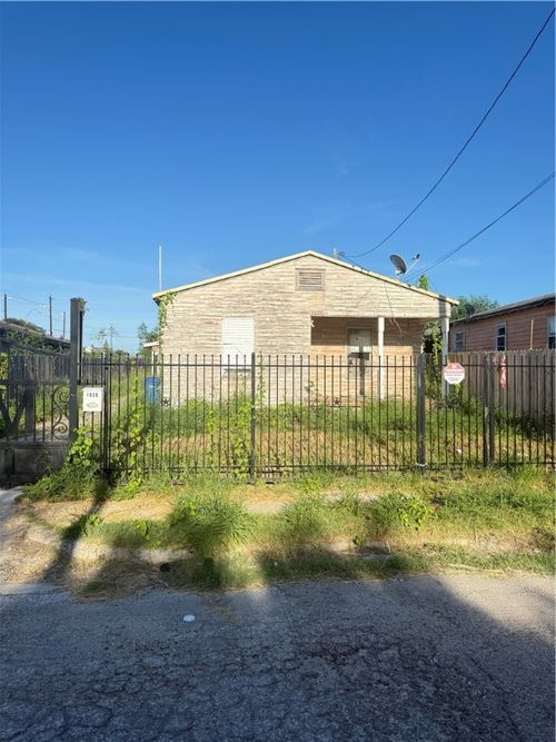 1020 Josephine St, Corpus Christi, TX, 78401-1702 | Card Image