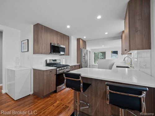 1428 Bennaville Ave, Birmingham, MI, 48009-7151 | Card Image