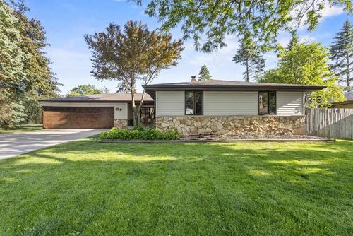 1731 Oakridge Court, FOX CROSSING, WI, 54952 | Card Image