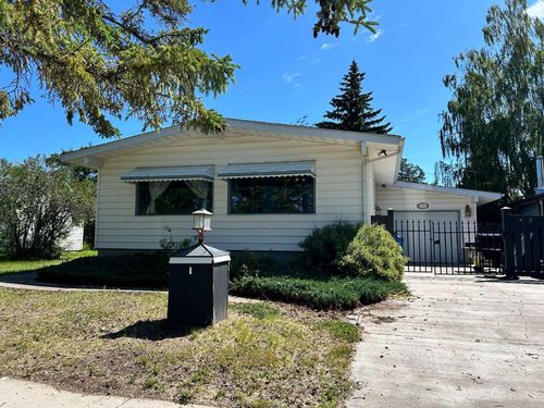 230 5 Avenue Se, Three Hills, AB, T0M2A0 | Card Image