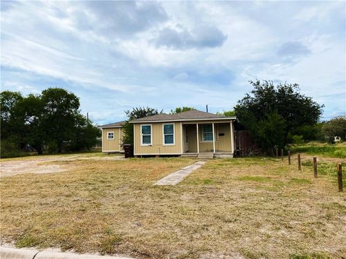 176 W D Ave, Kingsville, TX, 78363-3729 | Card Image