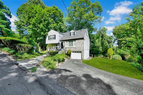 38 Stockbridge Road, Yonkers, NY, 10710 | Card Image