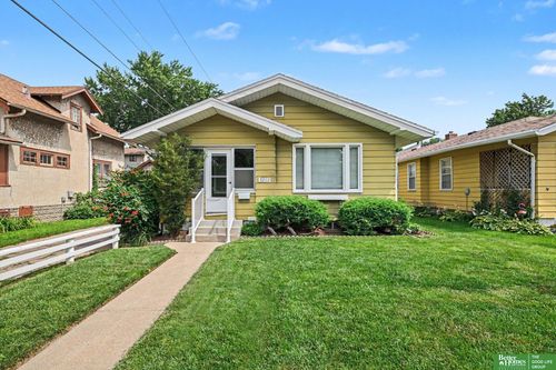 3212 Oak St, Omaha, NE, 68105-3602 | Card Image