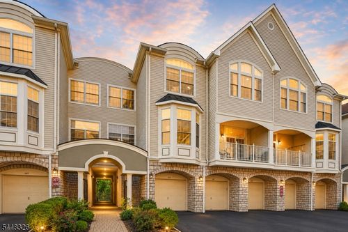 313 Edmonton Ct, Livingston, NJ, 07039-8258 | Card Image