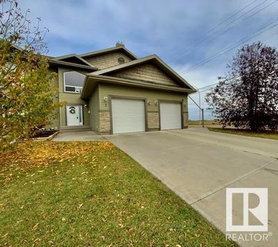 4702 57 Ave, Home with 2 bedrooms, 3 bathrooms and null parking in Wetaskiwin AB | Image 2