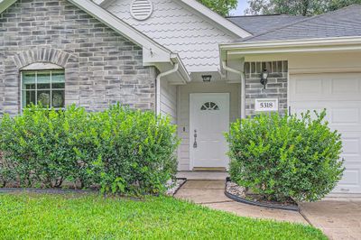 5318 Hill Timbers Drive, House other with 3 bedrooms, 2 bathrooms and null parking in Humble TX | Image 2