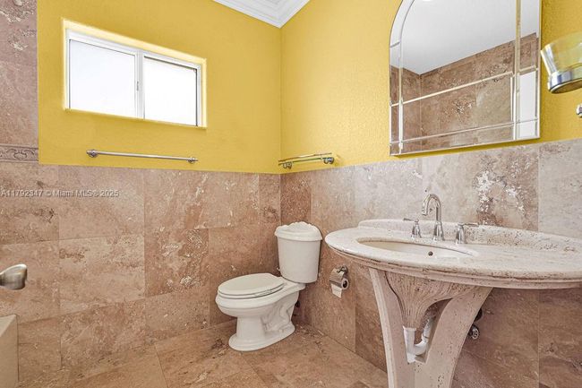16732 Nw 89 Th Pl, House other with 4 bedrooms, 3 bathrooms and null parking in Miami Lakes FL | Image 47