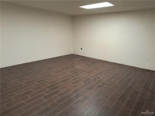 212 S Main St, Donna, TX, 78537-3652 | Card Image