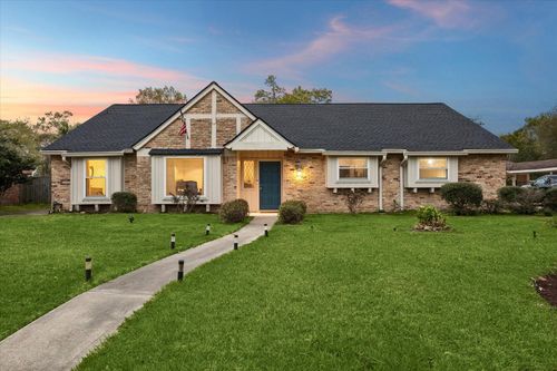 311 Forest Lake Dr, Seabrook, TX, 77586-5103 | Card Image