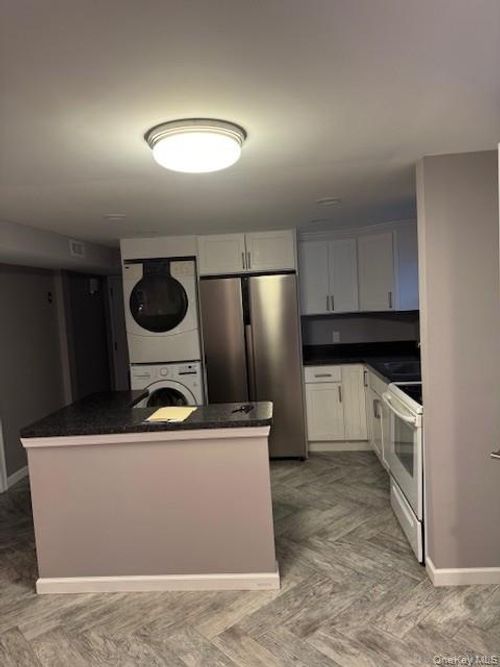 164 W Nicholai St, Hicksville, NY, 11801-3828 | Card Image