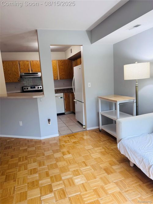 apt-4-2225 S Huron Pkwy, Ann Arbor, MI, 48104-5143 | Card Image