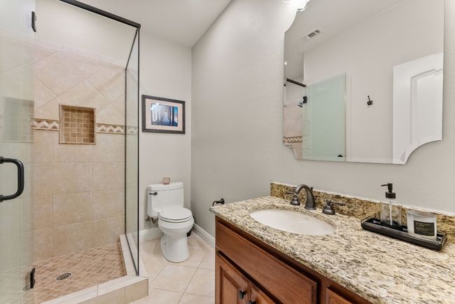 Upstairs full guest bath. | Image 25