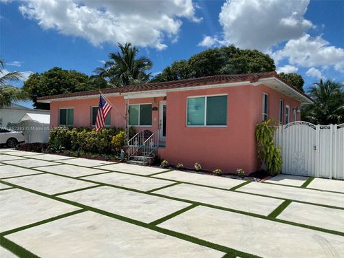 390 W 51st St, Hialeah, FL, 33012-3743 | Card Image