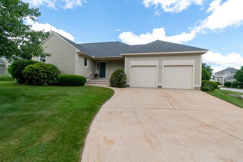 7 Saint Andrews Dr, Bedford, NH, 03110-6129 | Card Image