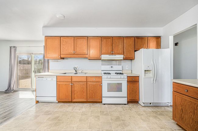 37653 Badger Dr, House other with 3 bedrooms, 2 bathrooms and null parking in Sterling Heights MI | Image 11