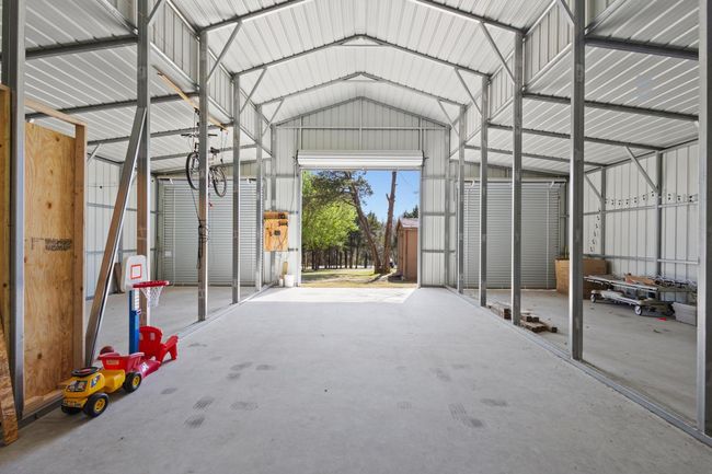 Spacious BARN with drive thru for RV! | Image 12