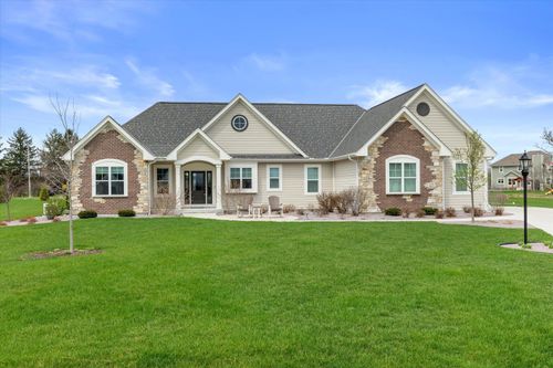 W279N8379 Hunter Ct, Hartland, WI, 53029-1543 | Card Image