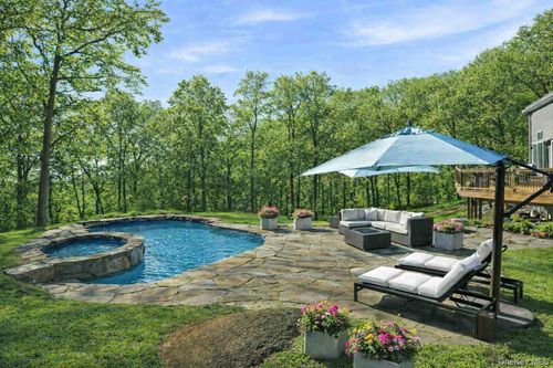 2 Hemlock Rise, North Castle, NY, 10504-3000 | Card Image