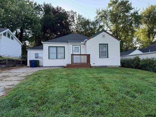 2015 Calhoun St, Bellevue, NE, 68005-3217 | Card Image