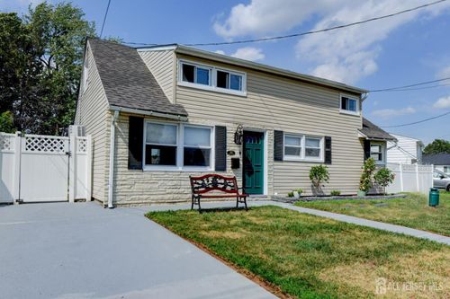 58 Willow St, Carteret, NJ, 07008-1914 | Card Image