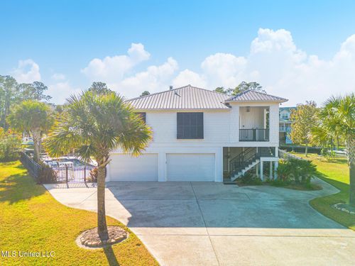 225 Hackberry Dr, Pass Christian, MS, 39571-2302 | Card Image