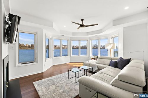 404 Jefferson Ct, Edgewater, NJ, 07020-1650 | Card Image