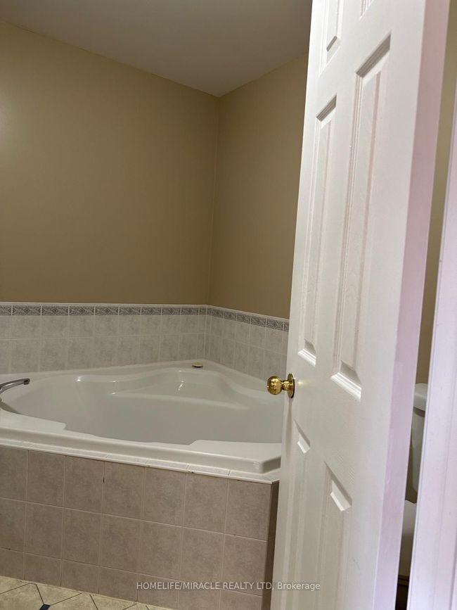 6 Sinclair Crt, Condo with 3 bedrooms, 3 bathrooms and 1 parking in Brampton ON | Image 28