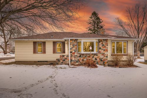 515 County Road B E, Maplewood, MN, 55117-1817 | Card Image