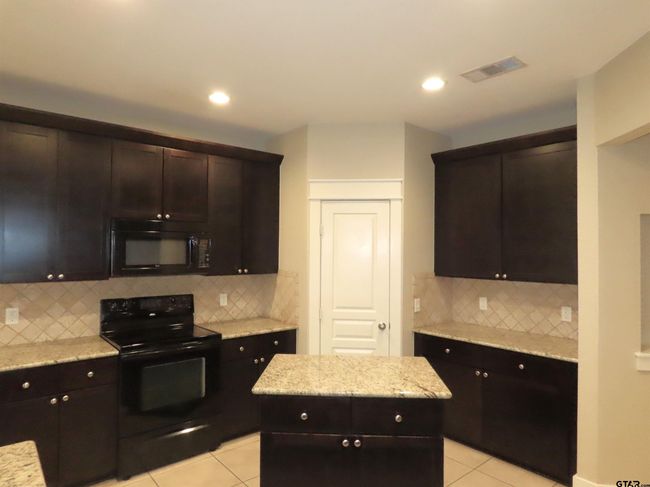 6686 Lacebark Cir, House other with 5 bedrooms, 4 bathrooms and null parking in Tyler TX | Image 11