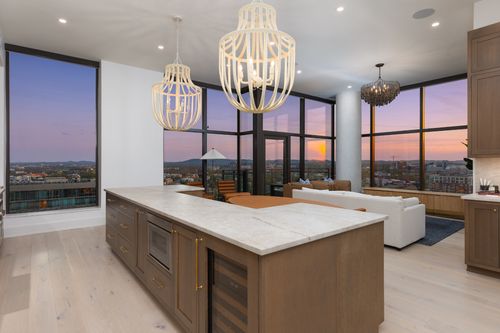 2802-1212 Demonbreun St, Nashville, TN, 37203-7628 | Card Image