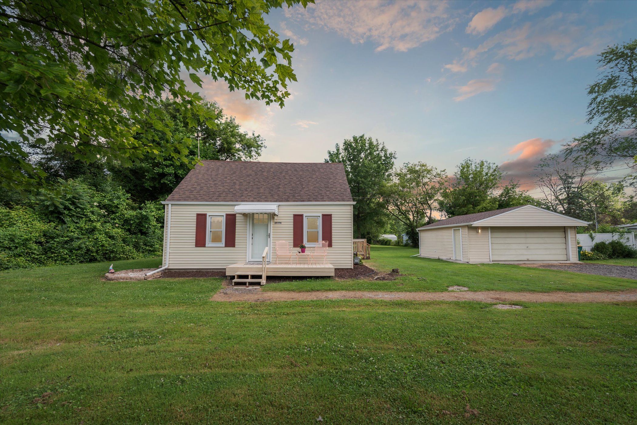 Grix Rd, New Boston, MI 48164
