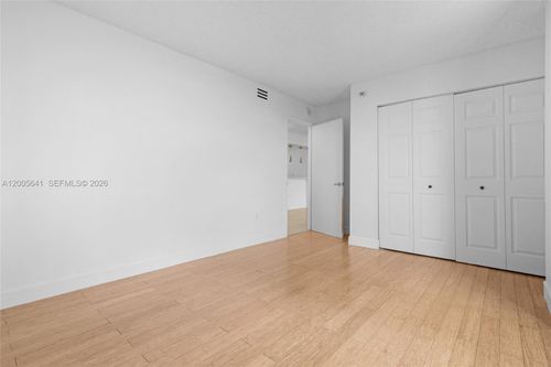 w-607-850 N Miami Ave, Miami, FL, 33136-3526 | Card Image
