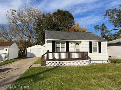 3213 Leith Street, Home with 2 bedrooms, 1 bathrooms and null parking in Flint MI | Image 2