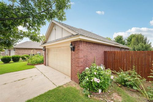 9716 Sw 21st Ter, Oklahoma City, OK, 73128-4949 | Card Image